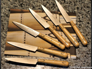 Nontron Coffret de 6 couteaux de table Manche buis