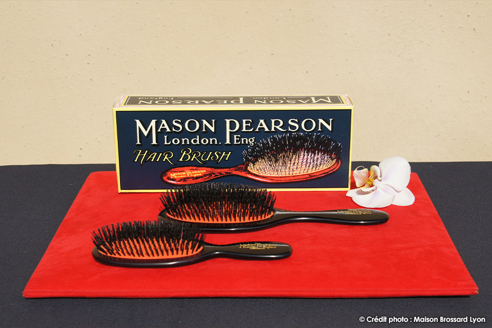 Brosses & Peignes Mason Pearson - Coutellerie Brossard à Lyon, maison  fondée en 1830 - Coutellerie - Brosserie - Cisellerie - Articles de rasage