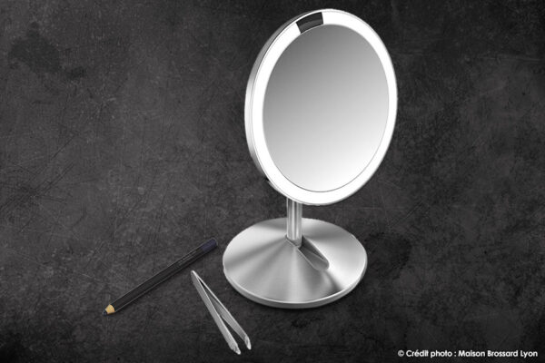 Miroir Simple Human à capteur avec chargement USB et housse de transport Grossissement 10x l’image