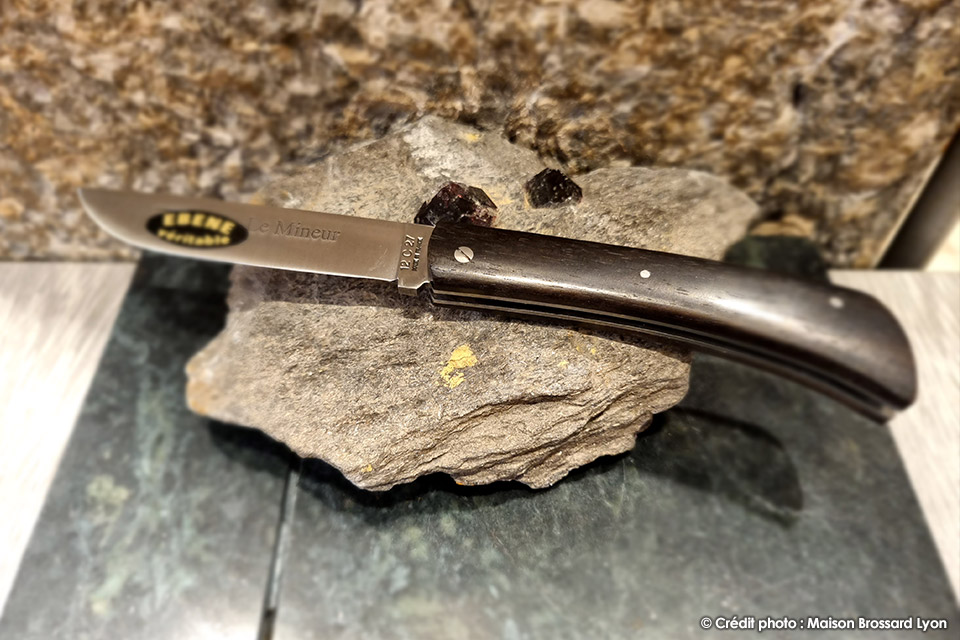 La coutellerie Néron condamnée pour copie du couteau chien - Thiers (63300)