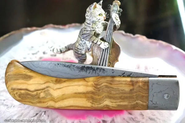 Le Bugiste olivier et damas san mai non inox artisanal