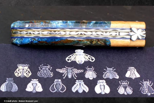 Le Laguiole par Goyon Chazeau (Thiers) Mammouth bleu fusion et os de chameau Damas inox (oeil d'Odin) 02