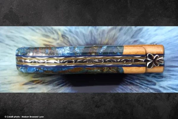Le Laguiole par Goyon Chazeau (Thiers) Mammouth bleu fusion et os de chameau Damas inox (oeil d'Odin) 03