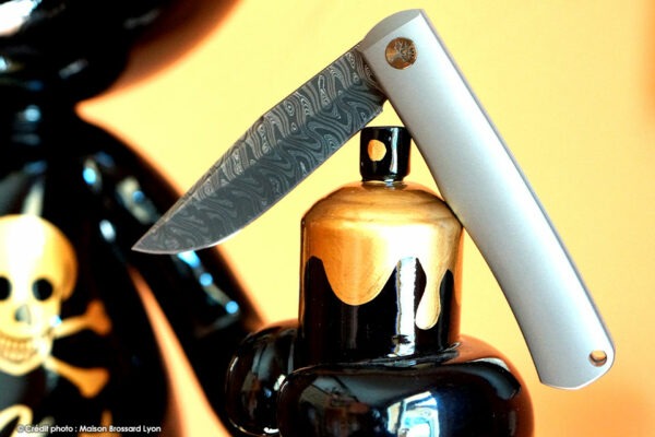 Couteau Böker ÉDITION LIMITÉE 999 exemplaires dans le monde Damas Inox Chad Nichols Manche Titane 03