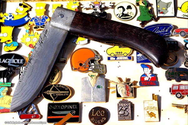 Frédéric Maschio Le Bugiste Ain France Bois Wengé Lame Damas Sand maï carbone artisanal Coeur White paper Steel