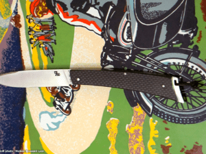 Le 750 Manche en fibre de carbone Lame acier inox 14C28N enrichi en carbone Fait main Inspiration Motos 01