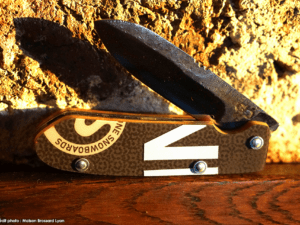 Yoann JOUAN Manche en planche de snowboard Lame brut de forge acier carone XC75 Liner lock 03
