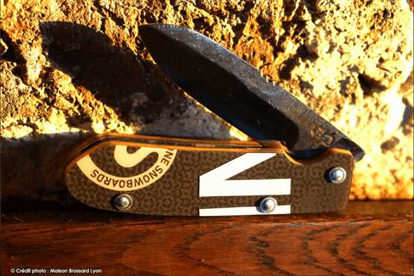 Yoann JOUAN Manche en planche de snowboard Lame brut de forge acier carone XC75 Liner lock 03