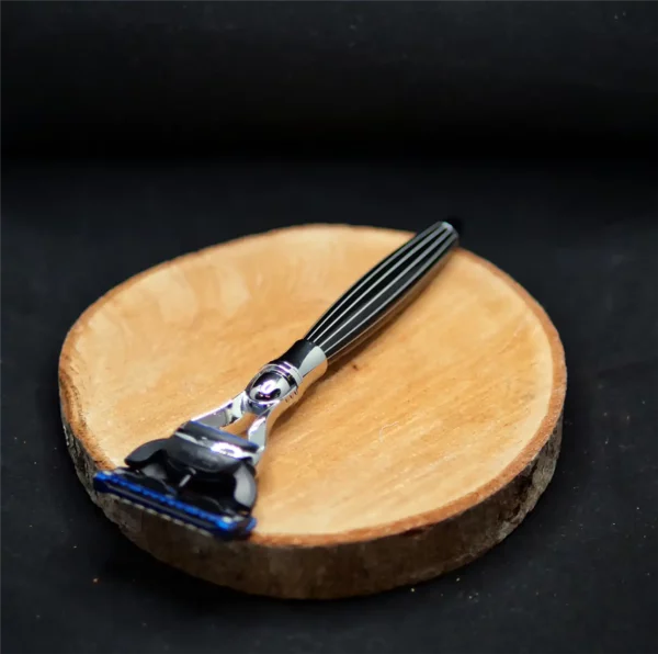 Rasoir Plisson Manche Rétro N&B Finition chrome (5)