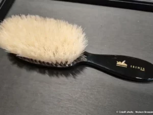 brosse cheveux montage main france 11 rangess soies douces blanches manche noir laque 03