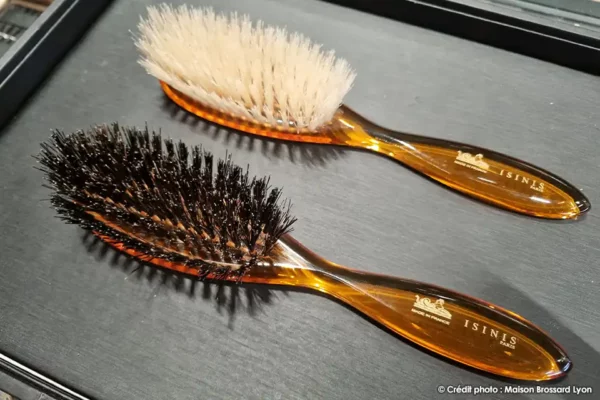 brosse cheveux montage main france 6 rangess soies sanglier ou soies blanches manche ecaille ovale boule 03