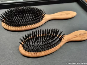 brosse cheveux montage main france pneumatique 7 ou 11 rangees soies sanglier manche olivier 03