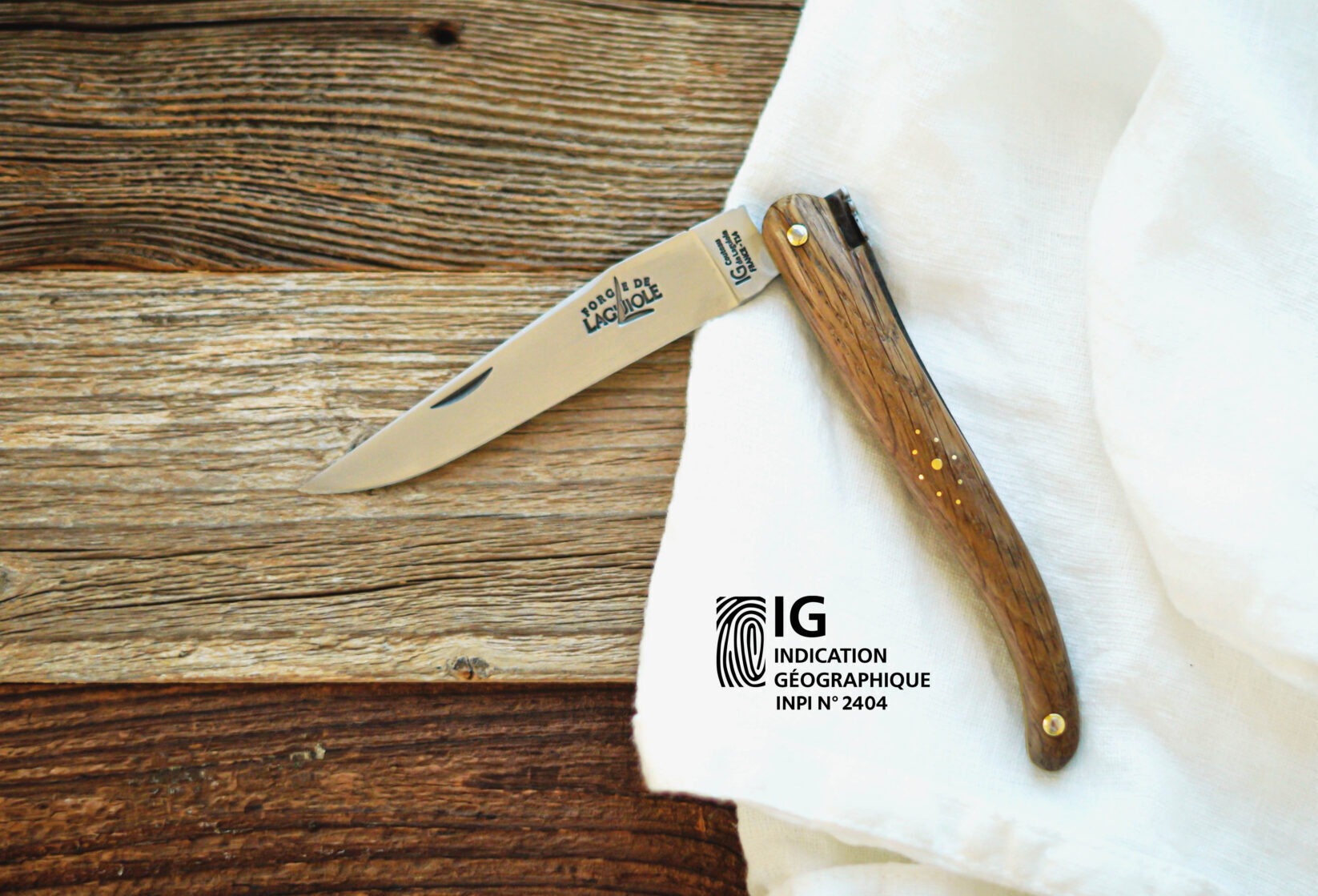 le laguiole d ici ig 12cm plein manche en coeur de chene subfossile 01
