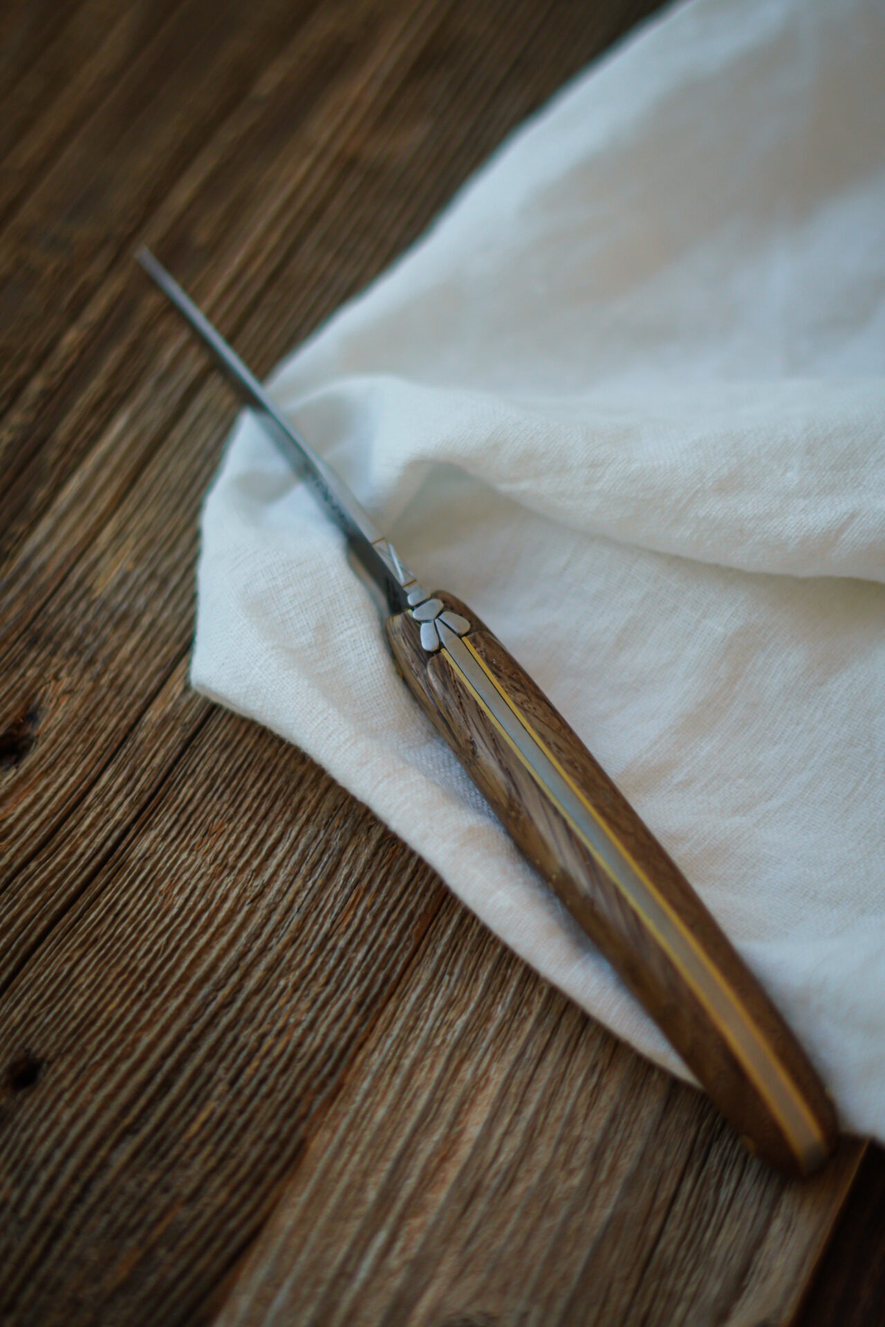 le laguiole d ici ig 12cm plein manche en coeur de chene subfossile 02