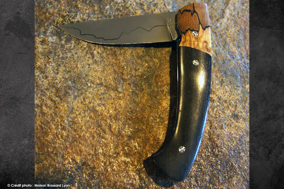 couteau art Manu Laplace 1515 Collection Ligne de vie Hetre échauffé et ébène du mozambique 14C28N inox ligne de vie 02