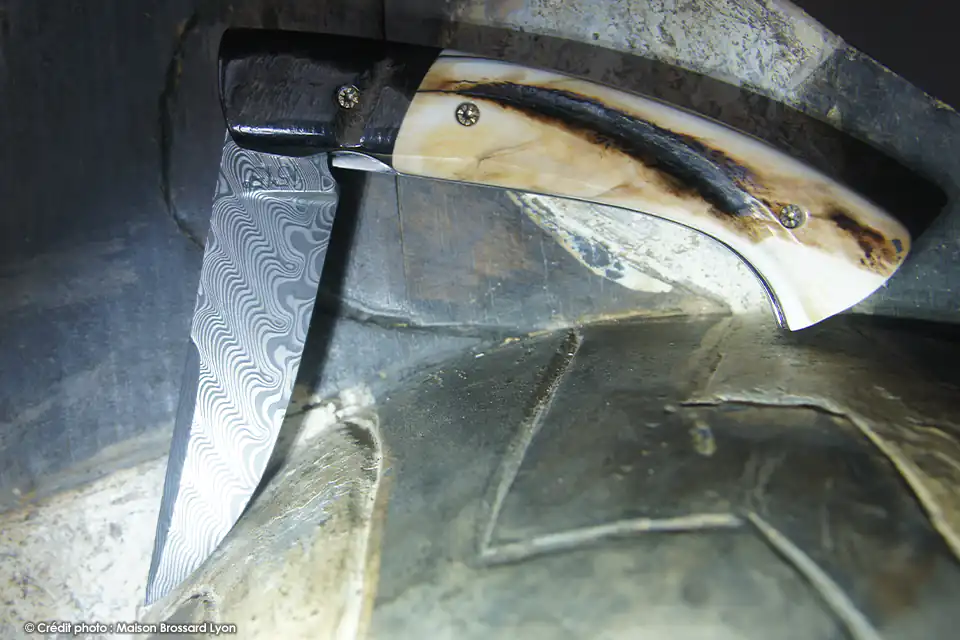 couteau art Manu Laplace 1515 Collection africa buffle et phacochere damas inox 288 couches entretoise fleche et inserts 02