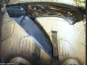 couteau art Manu Laplace 1515 Collection africa corne de gnou et palmier noir damas inox 288 couches entretoise fleche et inserts 02