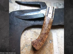 couteau art Manu Laplace 1515 Collection nordique bois de cerf et bouleau de suede entretoise drakkar corde cerf damas inox 288 couches 02