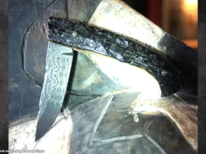 couteau art Manu Laplace 1515 Collection primitive pice unique ivoire de mammouth damas artisanal snake 300 couches entretoise taillee silex gravure scene de chasseur 03