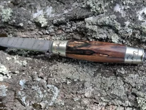 Couteau le Tonneau Frêne échauffé stabilisé damas Carbone par JM Remaud 01