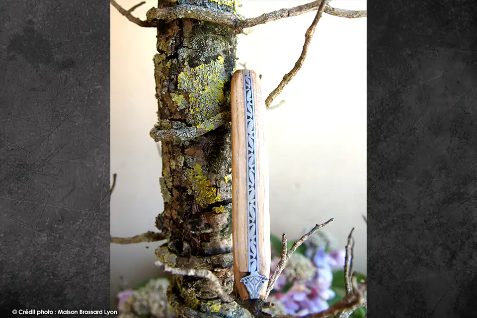 Couteau Exclusif Maison Brossard Forge de Laguiole L'Abeille et la Bête 03