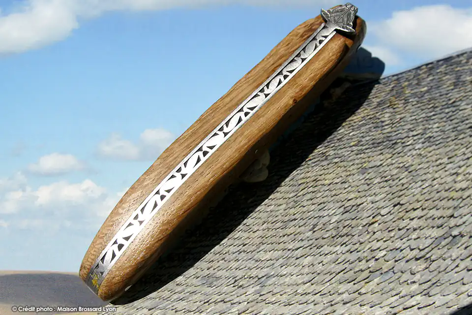 Couteau Exclusif Maison Brossard Forge de Laguiole L'Abeille et la Bête 08