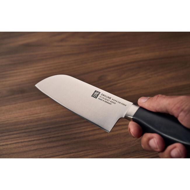 Prise en main du Santoku Zwilling Vier Sterne 16 cm